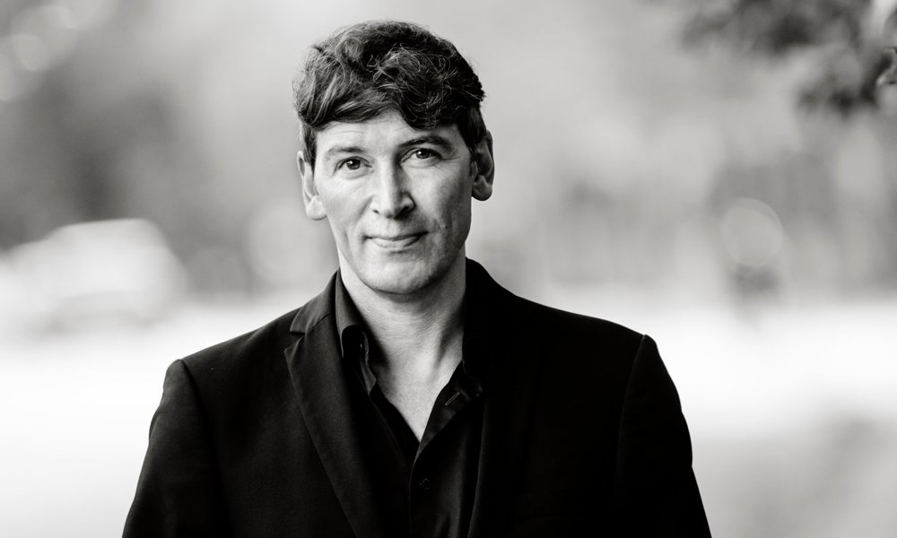 Menneskeudstillinger, racelære og stjålne kranier - Mød Jesper Wung-Sung