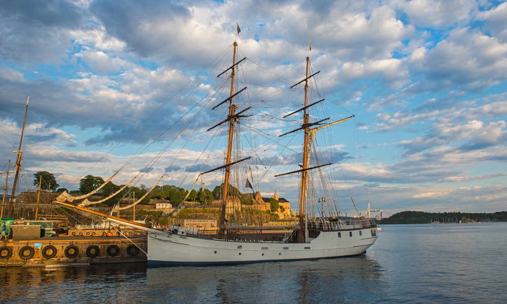 Med skib og karavane: 1000 års globalisering